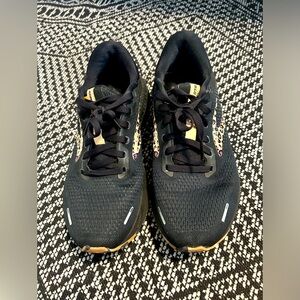 Women’s brooks athletic sneakers